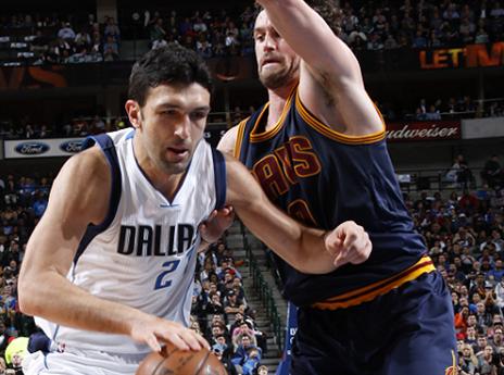 פאצ'וליה מנסה לחפור בצבע מול לאב (Getty)