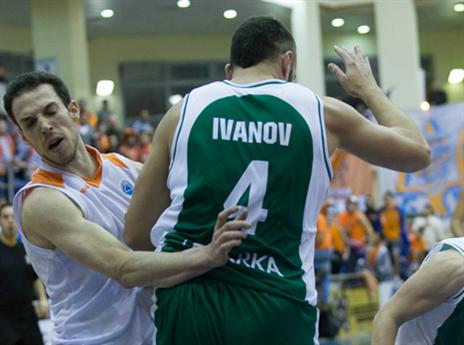 חנוכי עושה הגנה (עודד קרני)