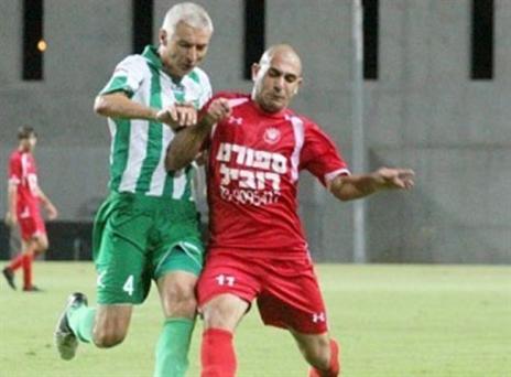 מימין: סמאח מרעב. עולה מליגה א' היישר לליגת העל (דאבל פס)