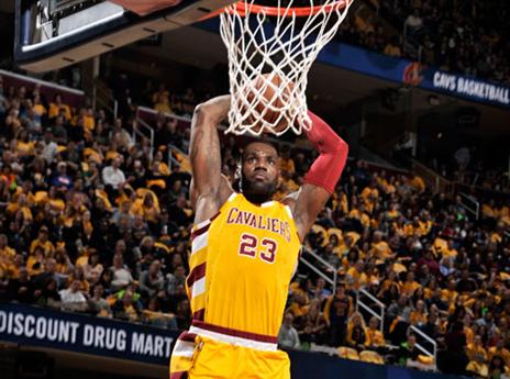 לברון מרחף (GETTY)