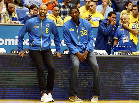 אמבקווה וסמית' מחוץ לסגל (אלן שיבר)