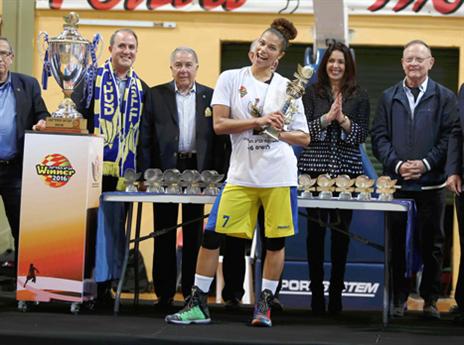 המצטיינת. קלארק (אלן שיבר)