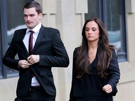 ג'ונסון עם בת זוגו, לפני הכרעת הדין (gettyimages)