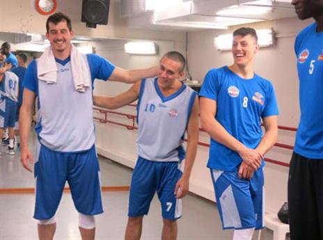 רגע הפרידה. "היה לי כיף בקבוצה"