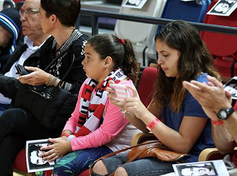 טקס מרגש בדרייב אין לזכרו של אורי שלף. בנותיו (אלן שיבר)
