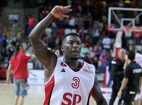 גם הוא חגג. רובינסון (אלן שיבר)