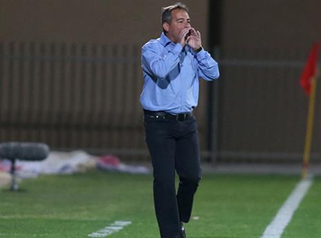 חייב להעיר את השחקנים שלו. הוכנבוים (יוסי שקל)