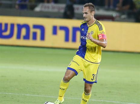 קרלוס. רחוק צהוב מהרחקה בגביע (אלן שיבר)