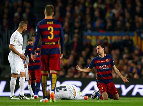 גם הקשרים נופלים מהרגליים. בוסקטס (Getty)