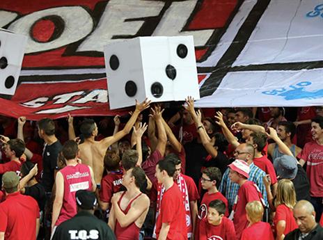 עוד קצת מהתפאורה של אוהדי הפועל ת"א (אלן שיבר)