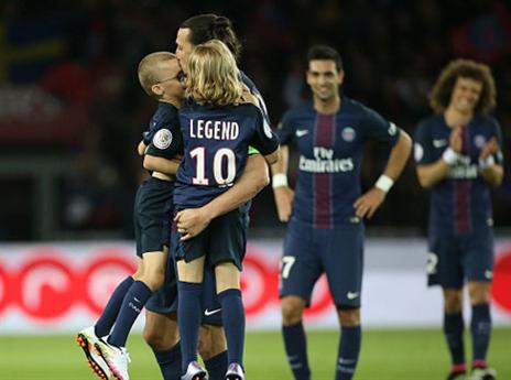 המלך חוגג עם היורשים. זלאטן (gettyimages)