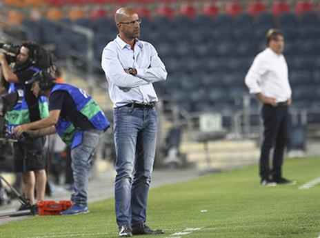 בוס. לא סיכן שחקנים בצהוב חמישי