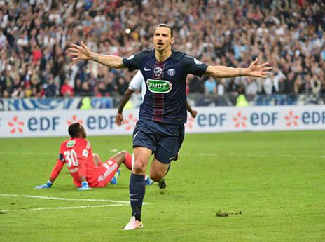 50 שערים. מדהים. זלאטן חוגג בפעם האחרונה בפריז (gettyimages)