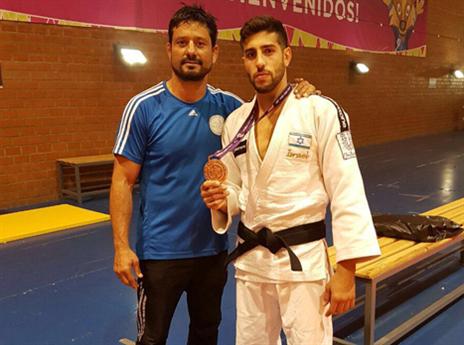 יש מדלית ארד. גולן פולק במקסיקו