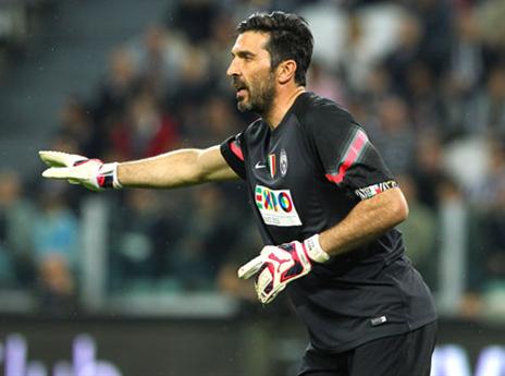 בופון. האיש של סטויקוביץ' בשער (Getty)