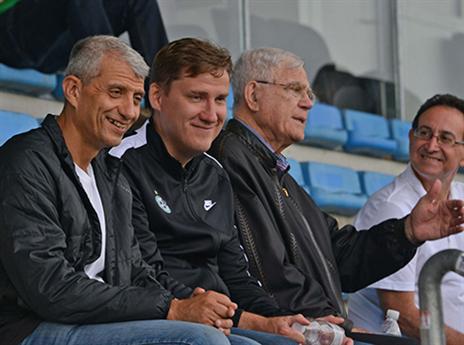 שחר הגיע להתרשם (צילום: מכבי חיפה)