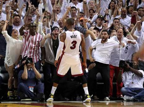 הודה לאוהדי מיאמי. ווייד (Getty)