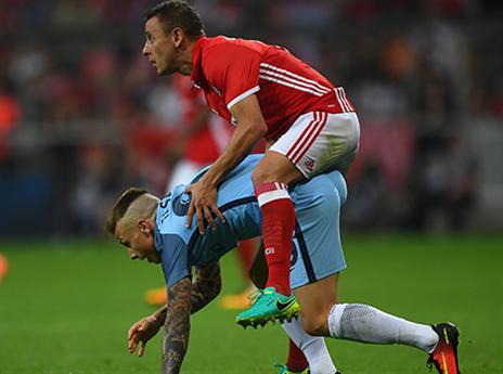 ראפיניה ניסה לעשות משהו (GETTYIMAGES)