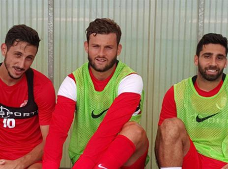 השחקנים הם לא הכוכבים (האתר הרשמי)