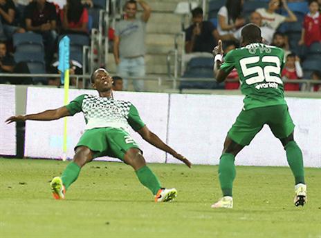 פלט. אוהדי מכבי חיפה התגעגעו אליו (צילום: יוסי שקל)