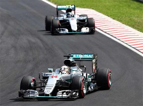 מי יוביל בתום המירוץ? המילטון ורוזברג (Getty)