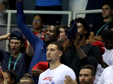 גם הדרים טים ביציע (getty)