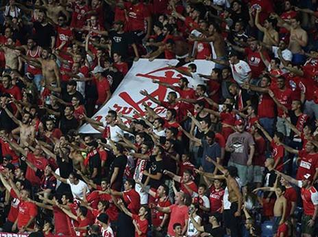 לאוהדי הפועל ת"א עדיין יש זמן לשפר את המיקום (אלן שיבר)