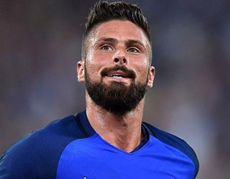 גם ז'ירו לא מבין איפה ההגנה של צרפת (getty)