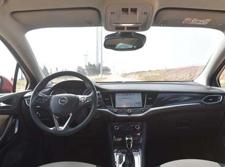 סביבת נהג עשירה. אסטרה (צילום: אסף רחמים)