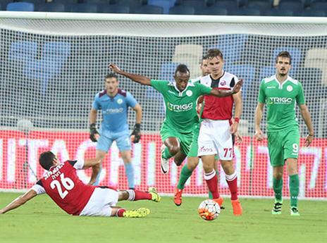 טל איילה מקפץ עם הכדור (יוסי שקל)