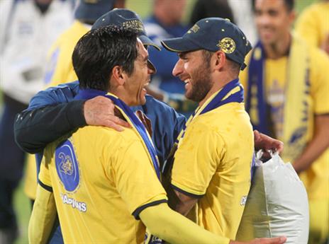 זיו חוגג אליפות במכבי ת"א (צילום: אלן שיבר)