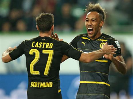 אובמיאנג וקסטרו. עוזרים לו להתאקלם (gettyimages)