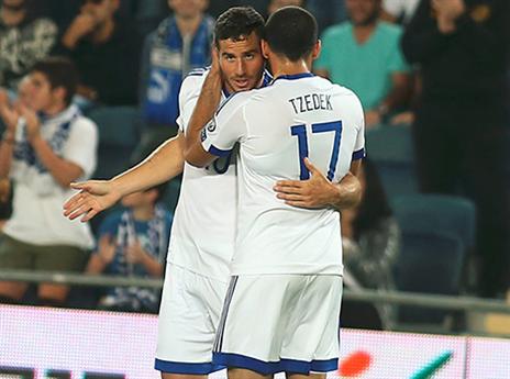 נקודת האור היחידה. תומר חמד פורע שטרות (צילום: אלן שיבר)