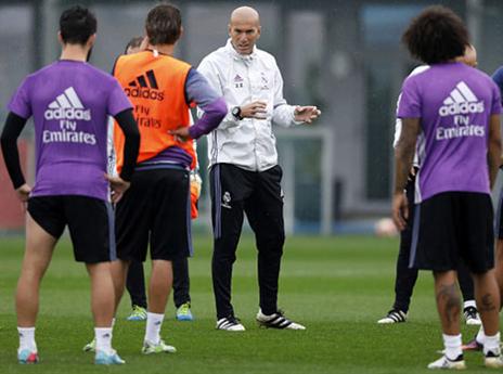 זידאן לא מקל ראש ביריבה (getty)