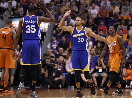 קרי ודוראנט עובדים על הכימיה (GETTY)