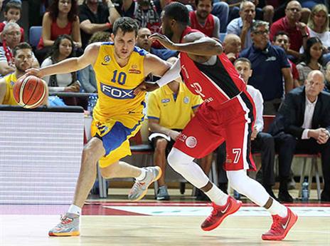 תצוגת תכלית של הקפטן. גיא פניני (צילום: אלן שיבר)