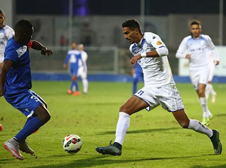 אז'ובל במדי הפועל פ"ת. חיכה לקפיצת המדרגה (לירון מולדובן)