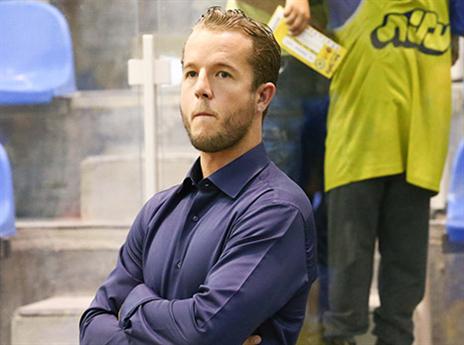 גם עוזר המאמן החדש הדרים עם הקבוצה. פנינג (דני מרון)