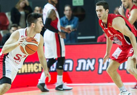 בלאט השאיר את האדומים בעניינים עם שלשות במאני טיים (מתוך האתר של מנהלת הליגה)