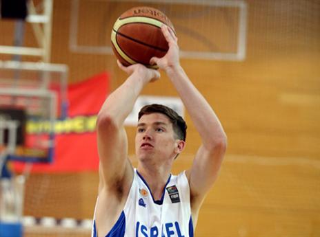 ליף במדי נבחרת ישראל. פתח את העונה מצויין ב-UCLA