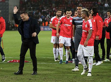 "בכר הוא גאון כדורגל" (אלן שיבר)