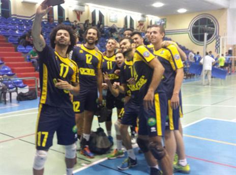 ניצחון קל בדרבי. מכבי חוגגת (איגוד הכדורעף)