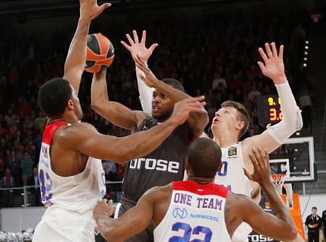 הצליחה להינצל ממבוכה אצל באמברג (Getty)