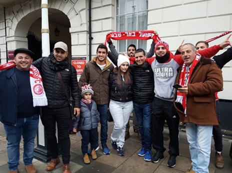 השתלבו היטב באווירה