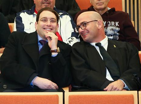 מחוץ לתמונה. כבירי (דני מרון)