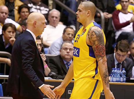 קבוצה במשבר. צירבס (אלן שיבר)