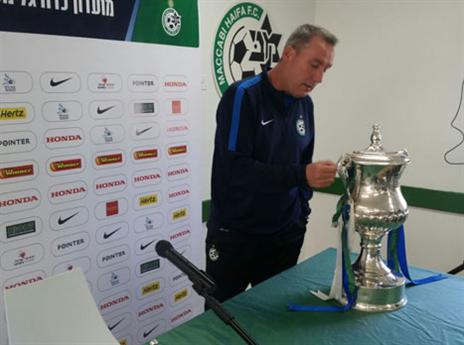 מולנסטיין. לא רוצה להיפרד מהגביע