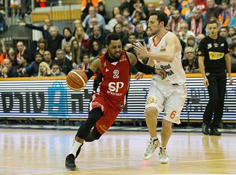 בכורה מוצלחת למארק ליונס (מנהלת הליגה)