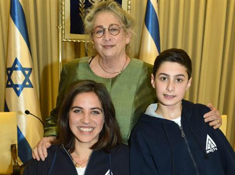רעיית הנשיא עשתה כבוד (בוריס יקותיאל)