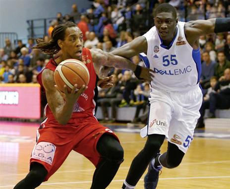 משחק מרתק באולם היובל (אלן שיבר)